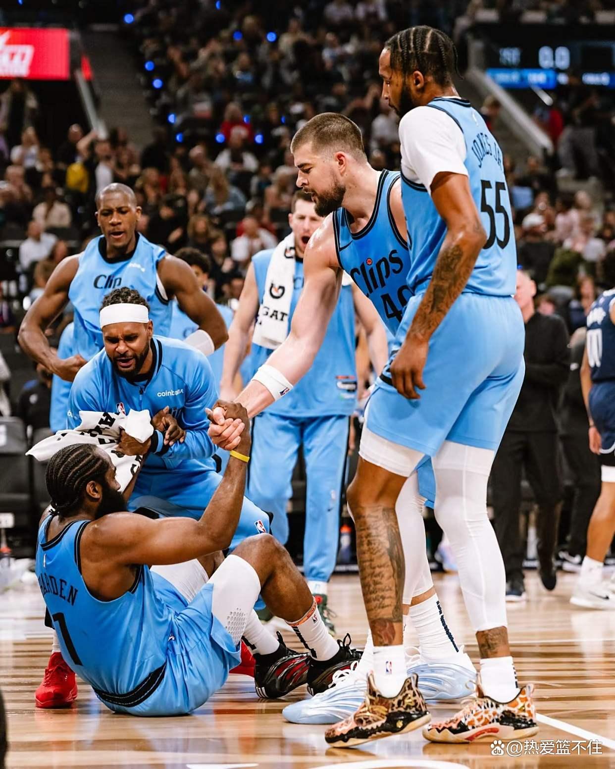 快船客场逆风翻盘，西部头名加冕的简单介绍