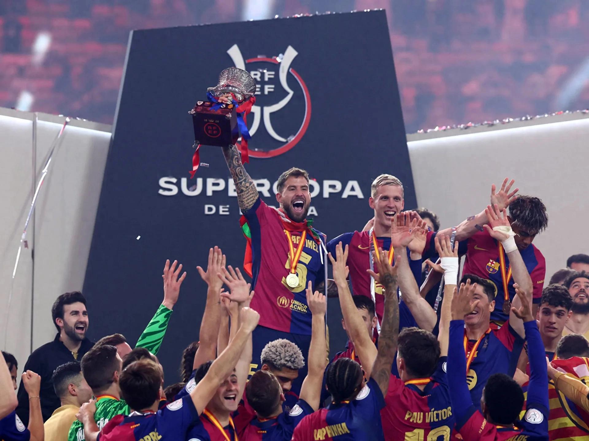 包含亚洲劲旅耀眼夺魁，国际足坛为之震撼的词条