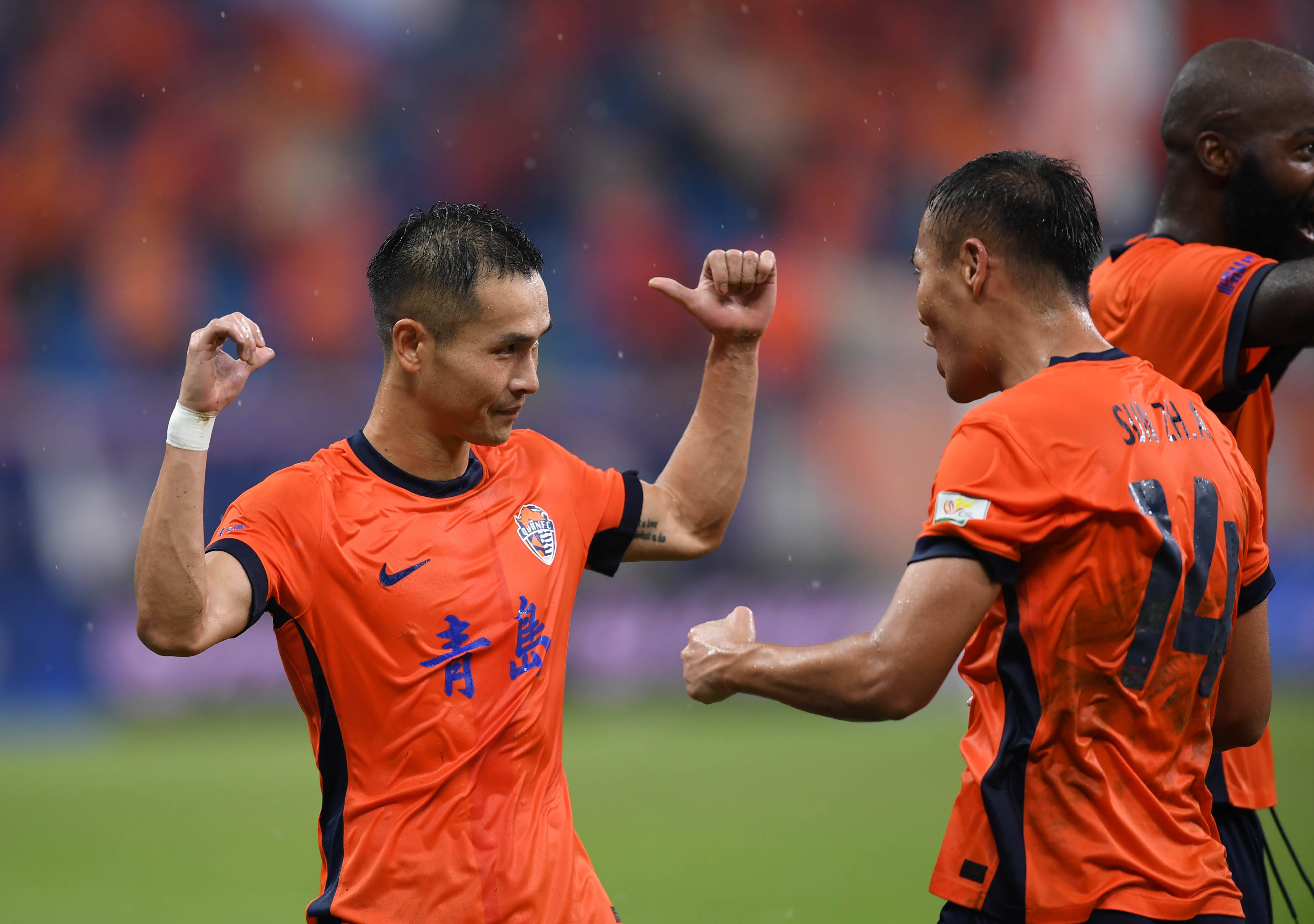 亚洲足球风云际会，俱乐部比赛惊险连连(亚洲杯足球赛)